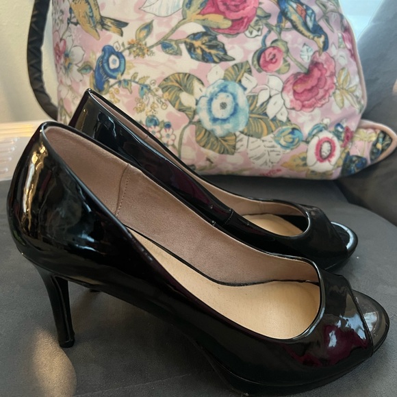 Black open toe shoes - Picture 2 of 2